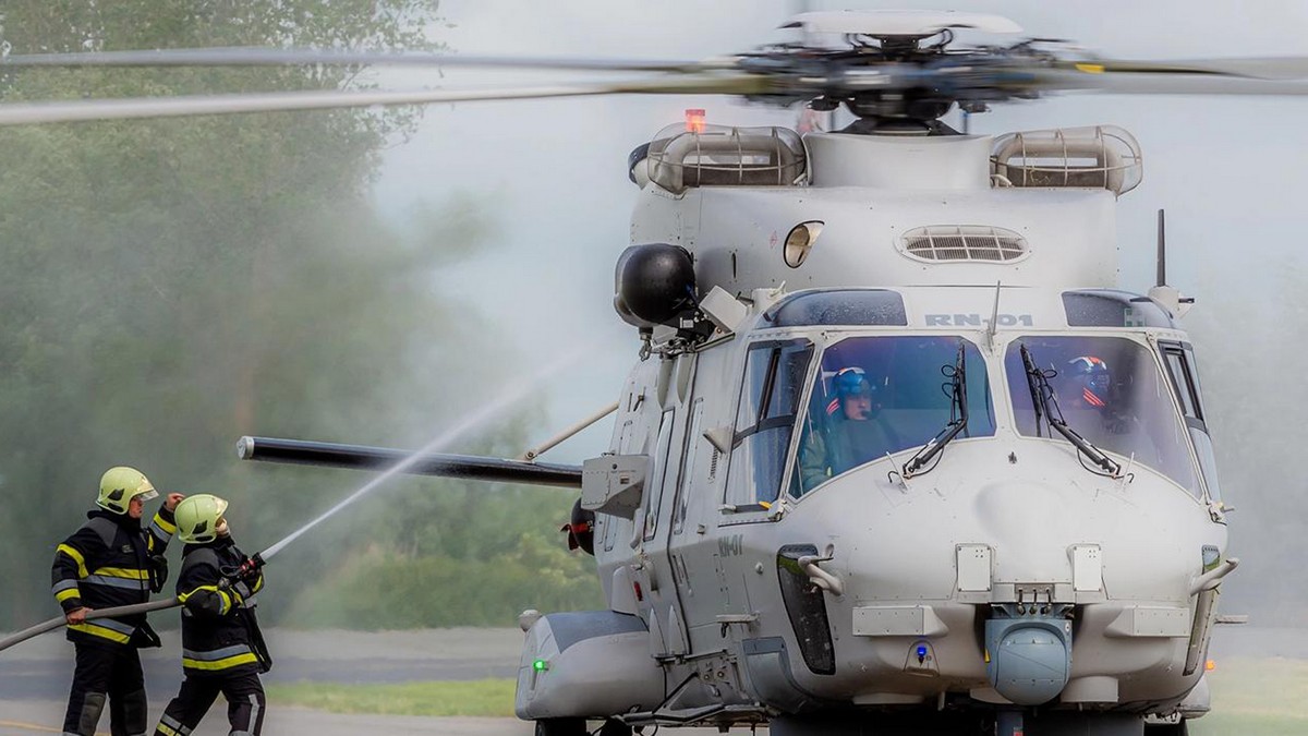 Helicopter Cleaning
